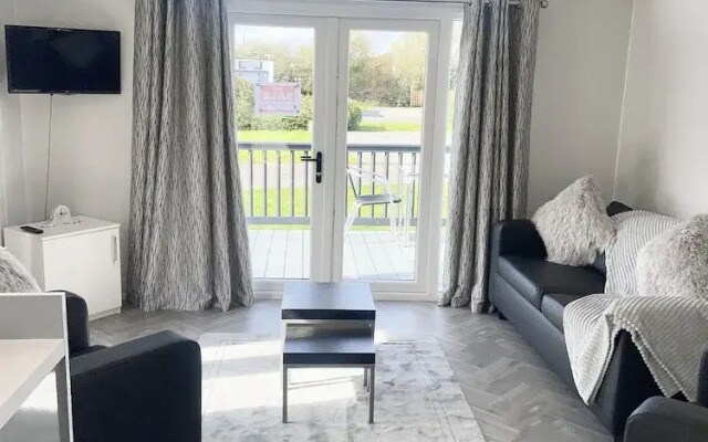 Modern Homely Chalet in Tuxford