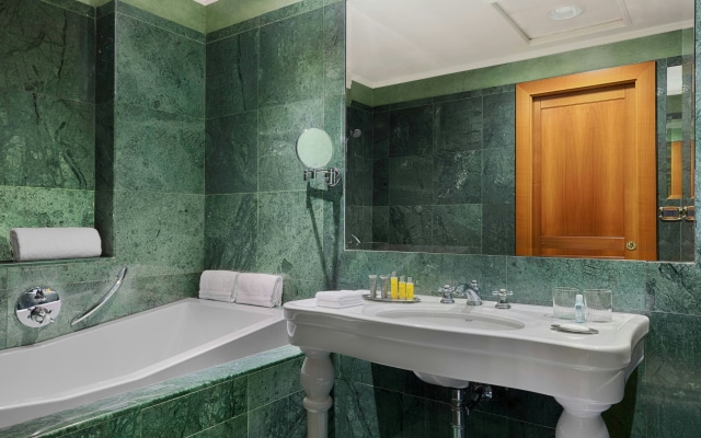 Отель Rome Marriott Park