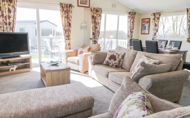 Superb detached lodge located on Skipsea Sands