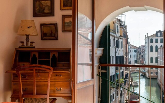 Ca’ Cappello Venetian Apartment M02074212072