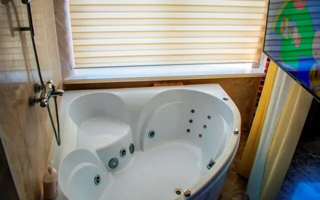 Jacuzzi SpaApartHotel Minsk (Джакуззи Спа Апарт Отель Минск)