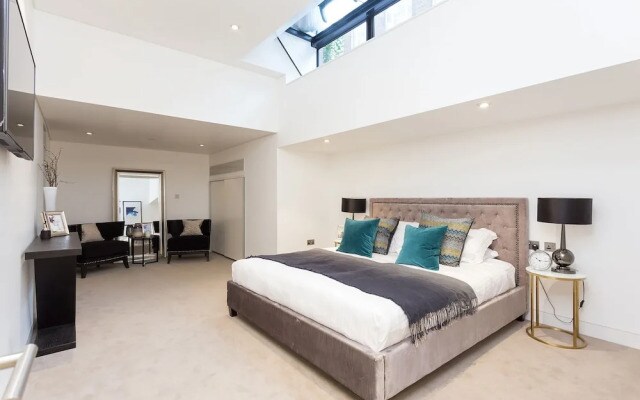Urban Chic - Chiltern and Baker