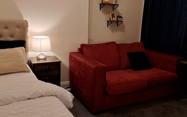 Family-friendly Studio Flat in Dagenham