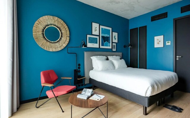 Deskopolitan House
