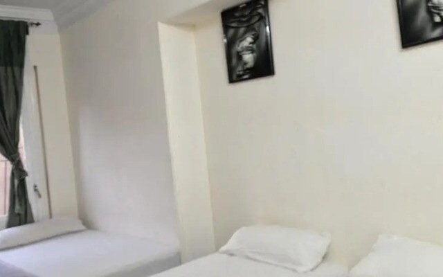 Diagonal Home