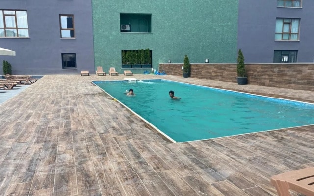 Business-friendly Flat With Central Location in Fikirtepe