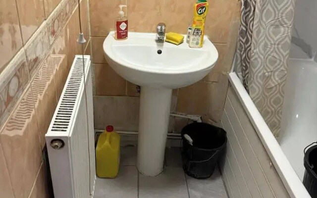 6 Guests - 3 Bedrooms - Close to London Center