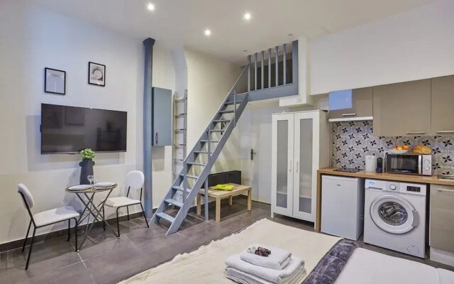Charming Studio Center of Paris Montmartre