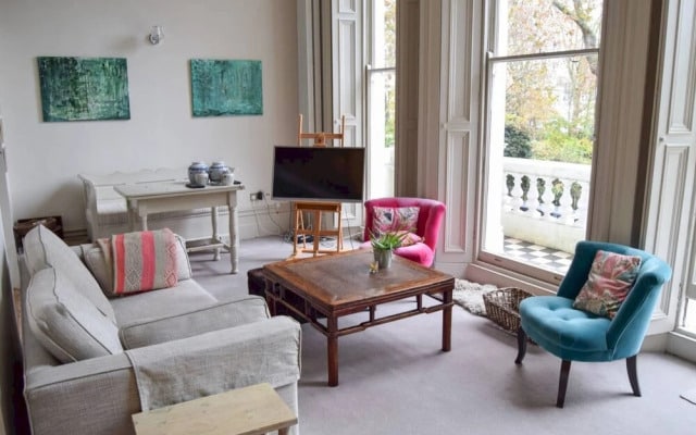 Elegant 1 Bedroom Mezzanine Overlooking Square