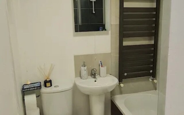 Maple House - Inviting 1-bed Apartment in London