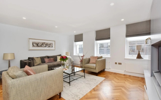 Stunning Mayfair 3 Bed 8 Million Air Conditioned