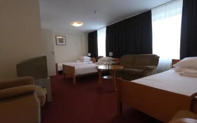 Hotel Madona