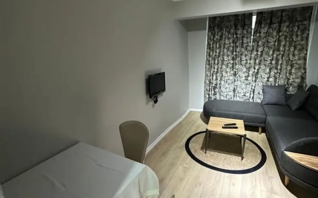 Comfy Flat with Balcony in Esenler