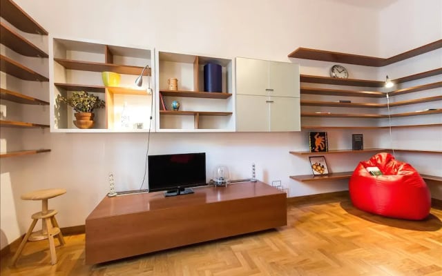 Bright and quiet Halldis apartment with small balcony