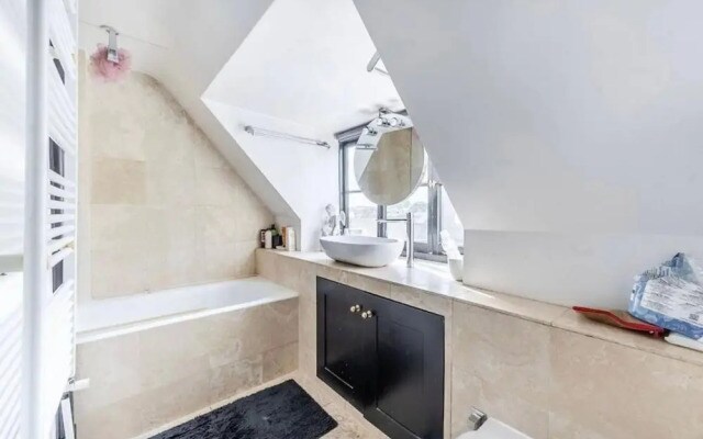 2 Bed Flat - Sleeps 4 - Balcony - Wifi