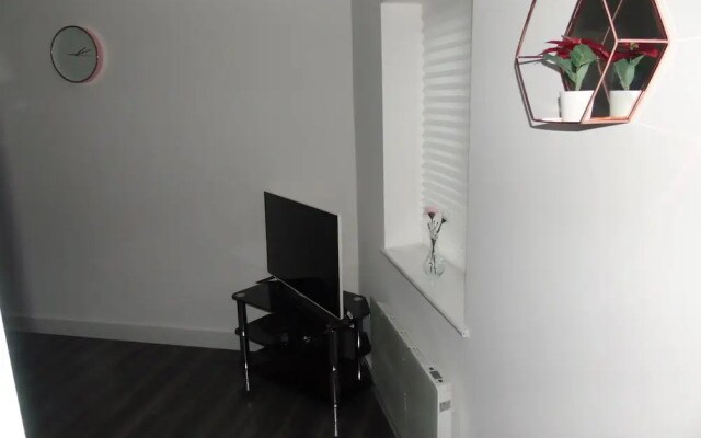 Captivating 1-bedroom Apartment in Bolton