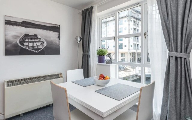 Fantastic 1 Bedroom Flat With Great Marina Views