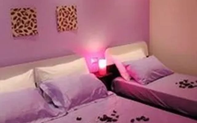 CEst La Vie Rooms