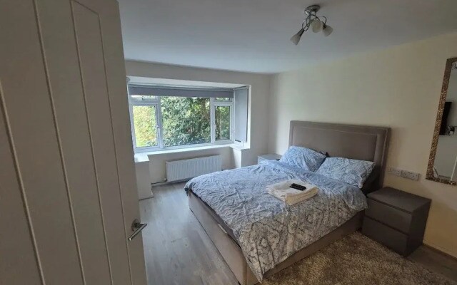 Charming Borehamwood Apartment With 2 Bedrooms