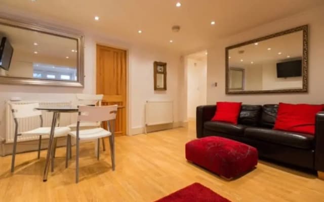 Camden Spacious Apartment
