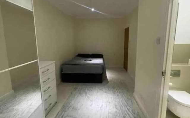 Charming House With Garden - Sleeps 6 & Parking
