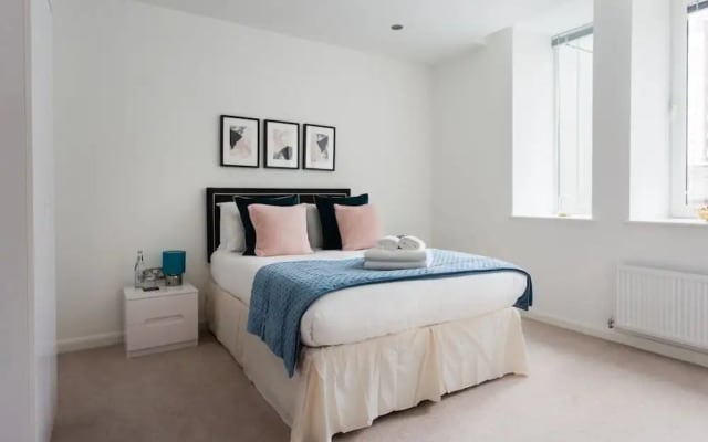 Flying Butler Croydon Apartment