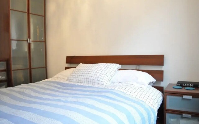 Bright 1 Bedroom Apartment in Great Location