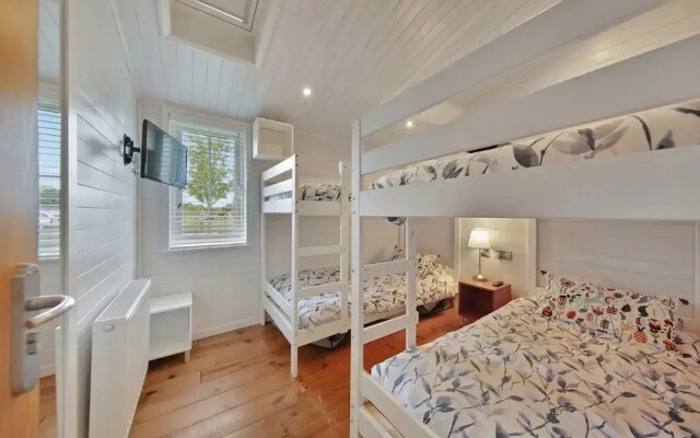 Host Stay Mahonia Lodge