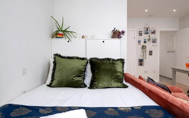 Stylish Brixton Hill Studio With Modern Charm