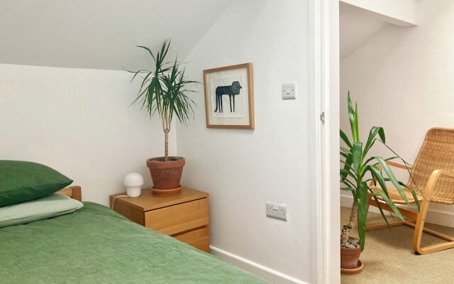 The Old Riverside School House Apt 5
