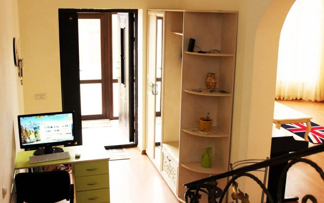 Sherlock Homes Art Hostel