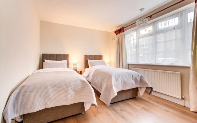 Modern Flat Near Pitshanger Park