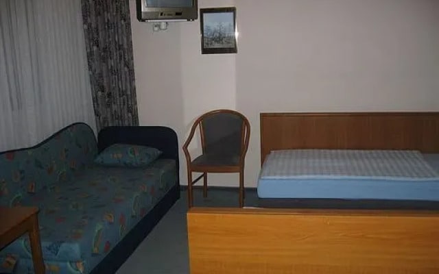 Isaak Miles Hotel