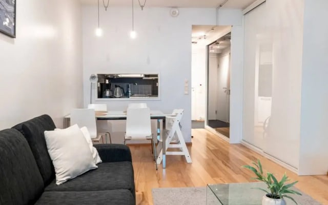 2ndhomes Deluxe Studio w Sauna & Balcony