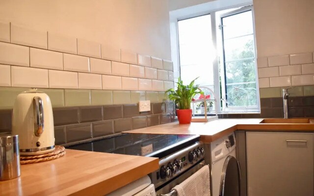 Spacious 2 Bedroom Apartment in Greenwich