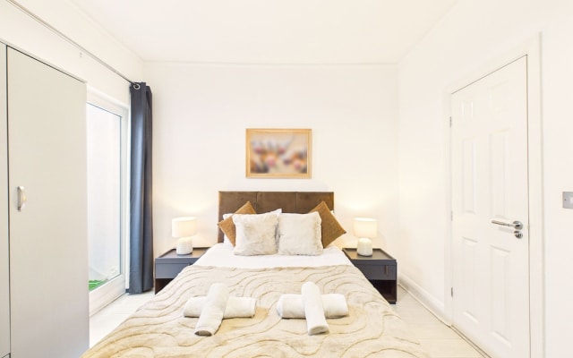 Brent Cross Garden Retreat 2 Bed Parking