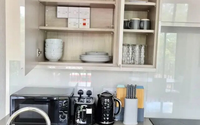 London Riverside Apartment Retreat