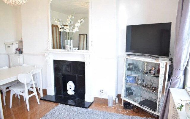 Stylish 2 Bed Between Camden Town & Primrose Hill