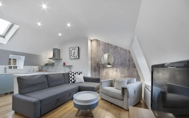 King's Cross Penthouse by MoreThanStays