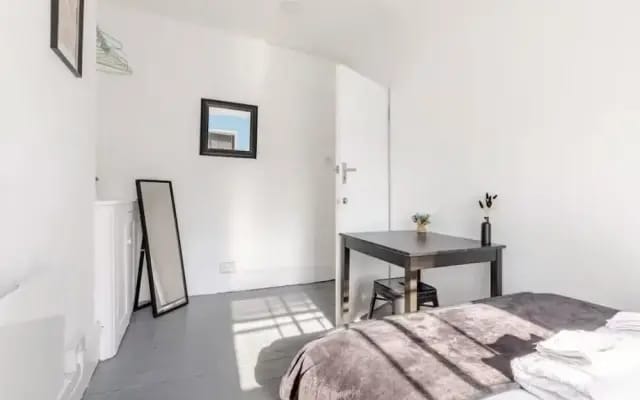 Camden 3-bed, Sleeps 6, 1 Min to Tube & Parking