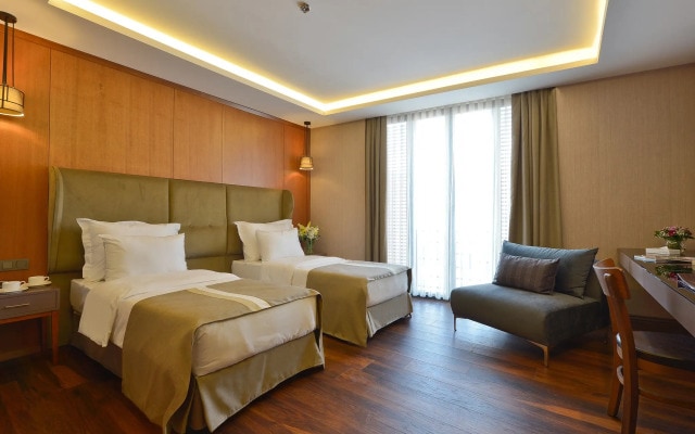 Blueway Hotel City