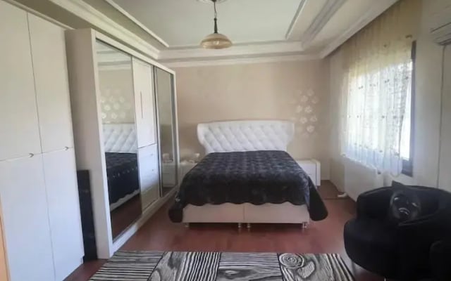 Serene Luxury Villa with Private Pool in Yalova