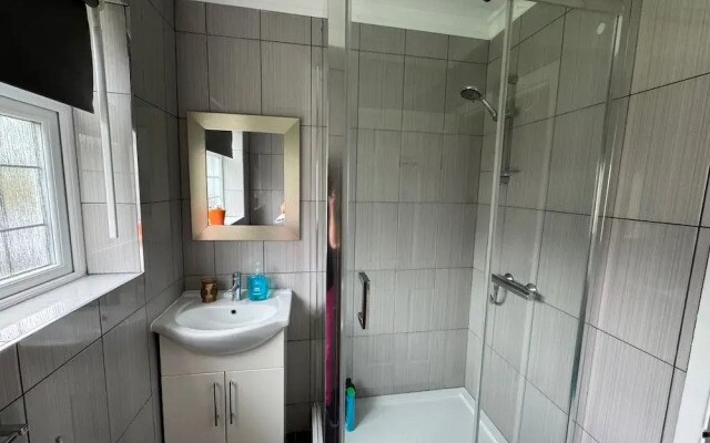 Lovely 2 Bedrooms Flat in South Sutton