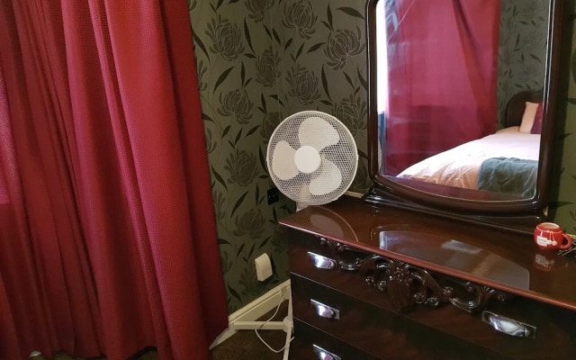 Bea's Luxury Bungalow & Studio Apt