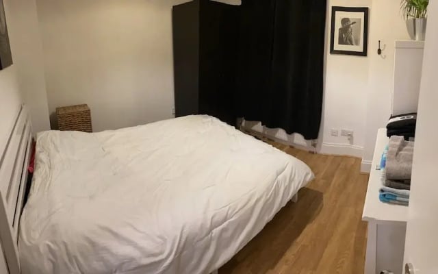 1 Bedroom Flat in Well Connected Part of London