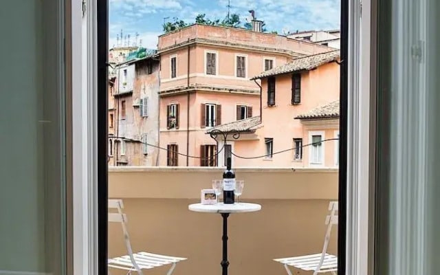 Temple Street Fabulous Apartment