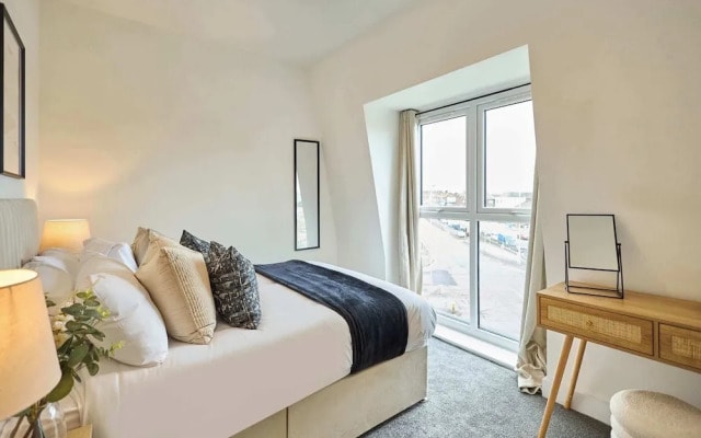 Host Stay 18 Queens Court