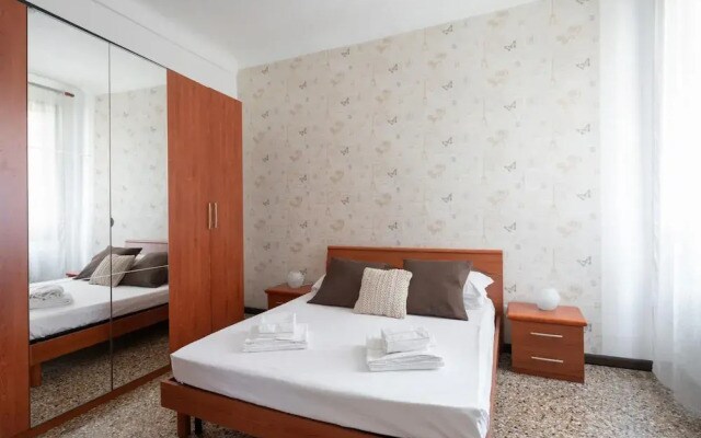 Venice Grand Canal Style Apt 2 by Wonderful Italy