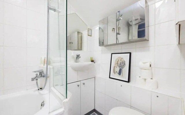 The Shadwell Secret - Contemporary 4bdr House