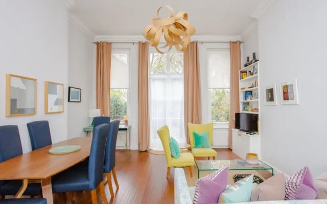 Stylish 2 Bedroom Apartment in Affluent Earls Court